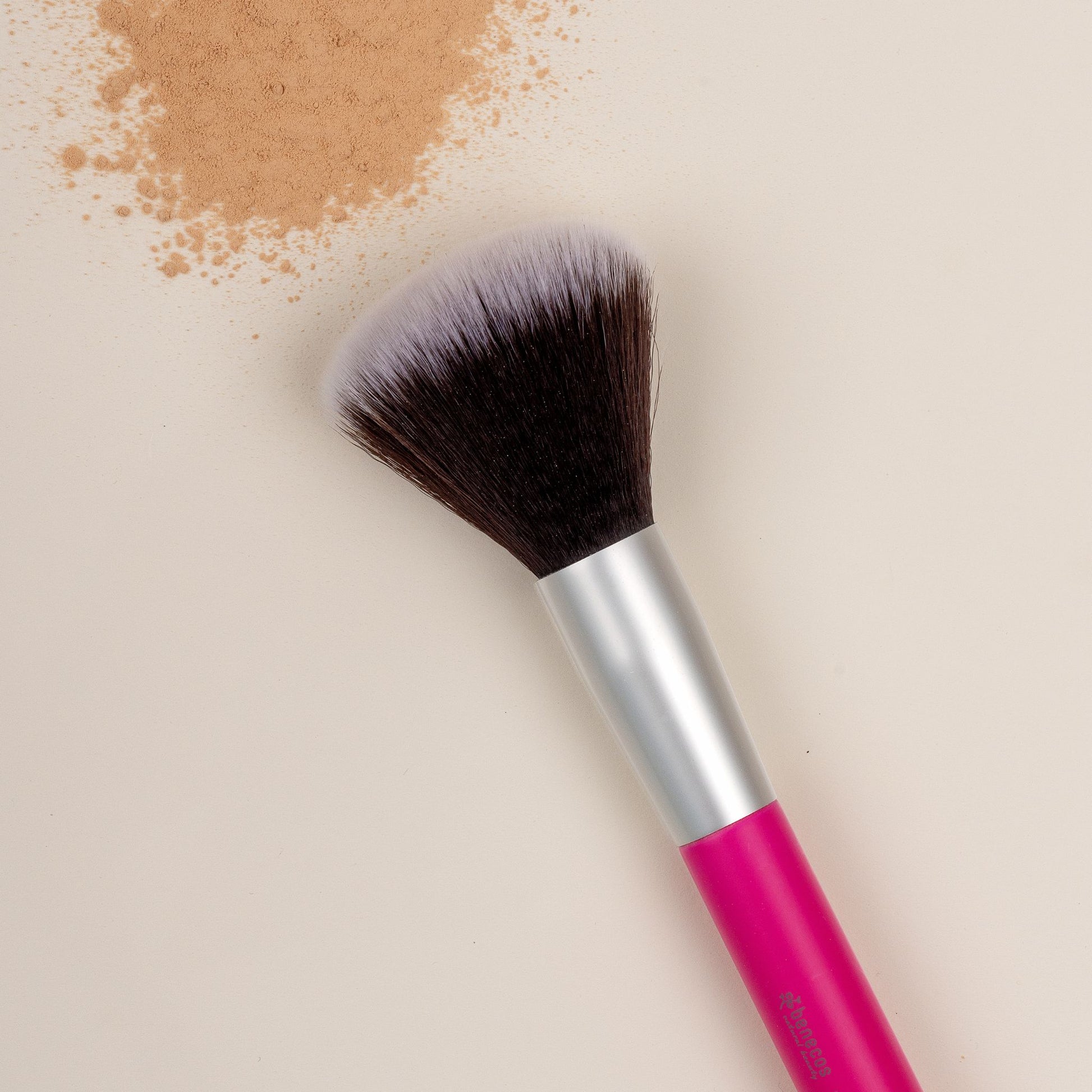Benecos make up brush, powder brush with pink handle