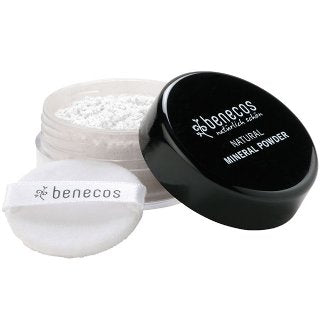 benecos natural mineral powder translucent, loose powder with the powder puff.